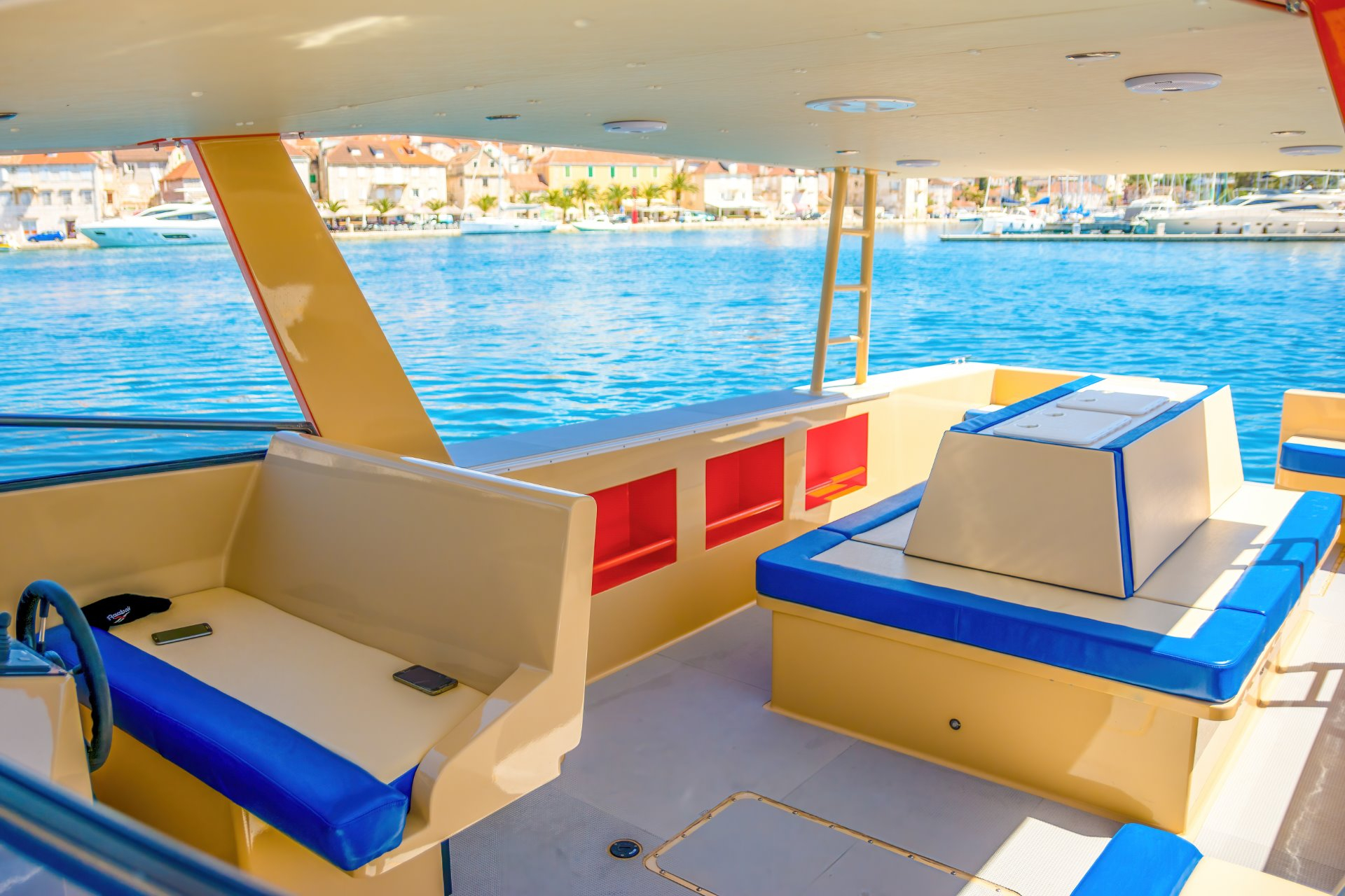 Boat tour with luxury 12m boat