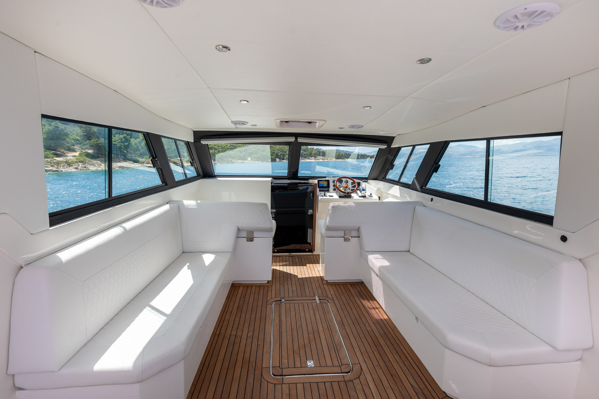 Seayou luxury cabin boat interier