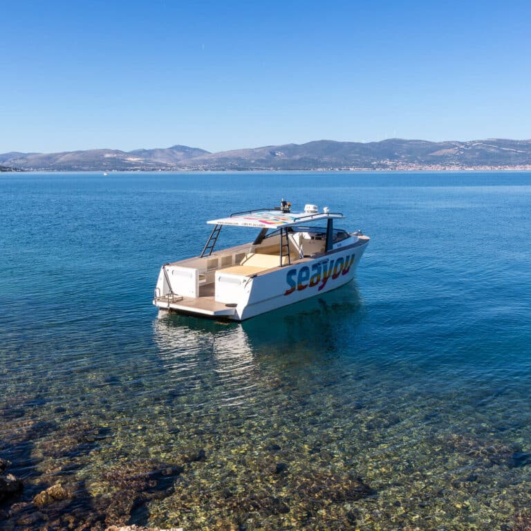 Seayou Boat Colnago at Beach (1)