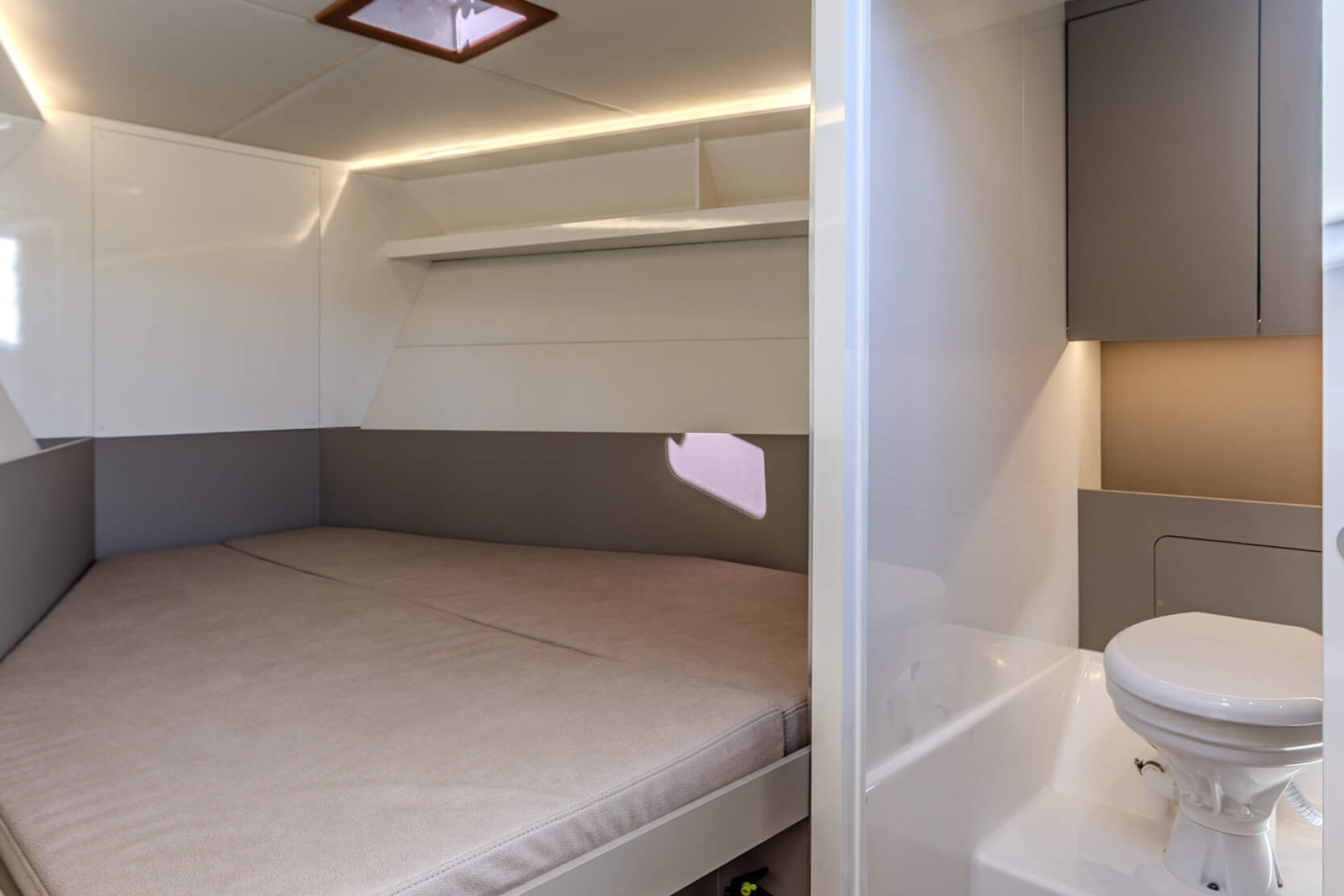 Colnago 38 cabin