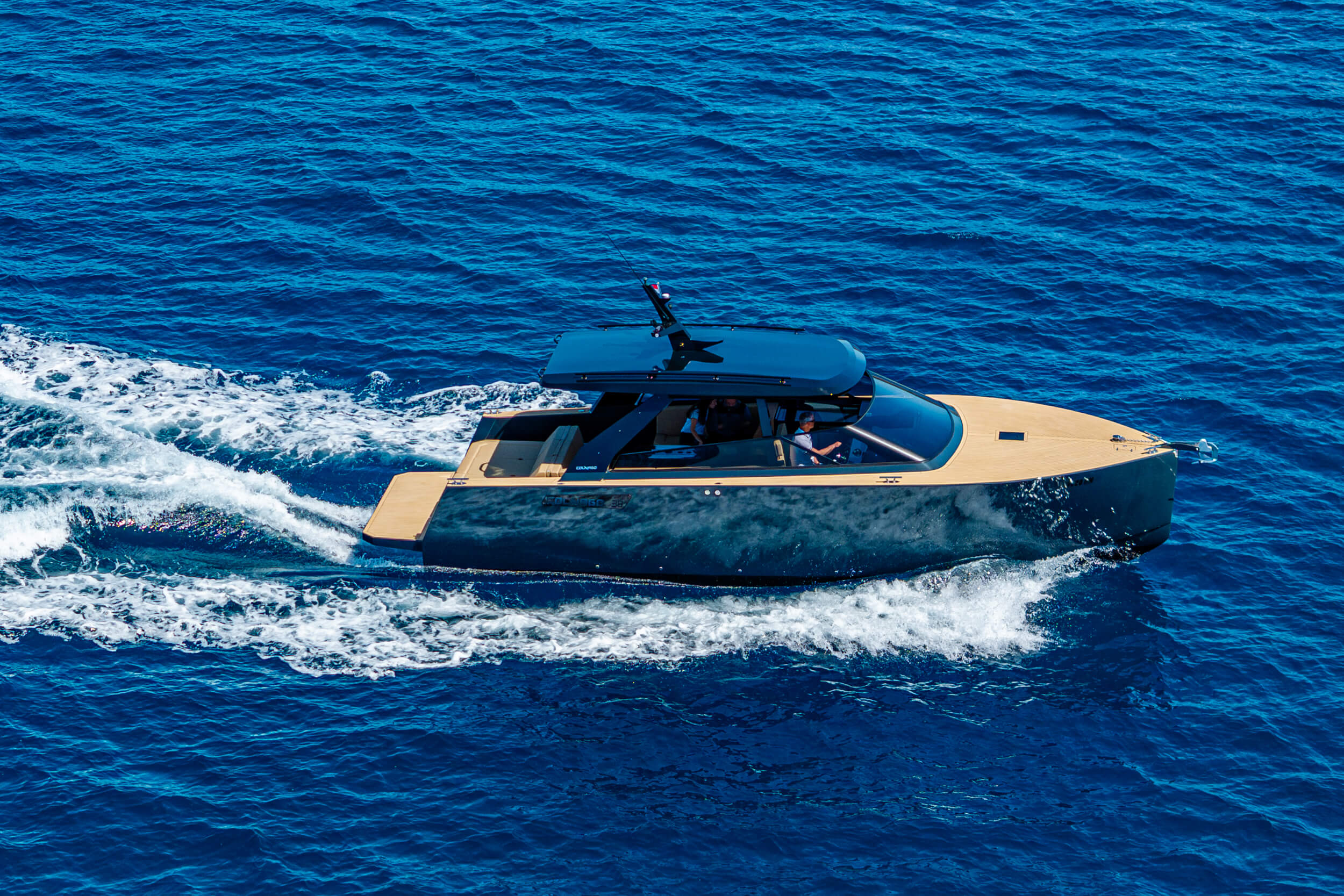 Luxury cabin boat Colnago 38
