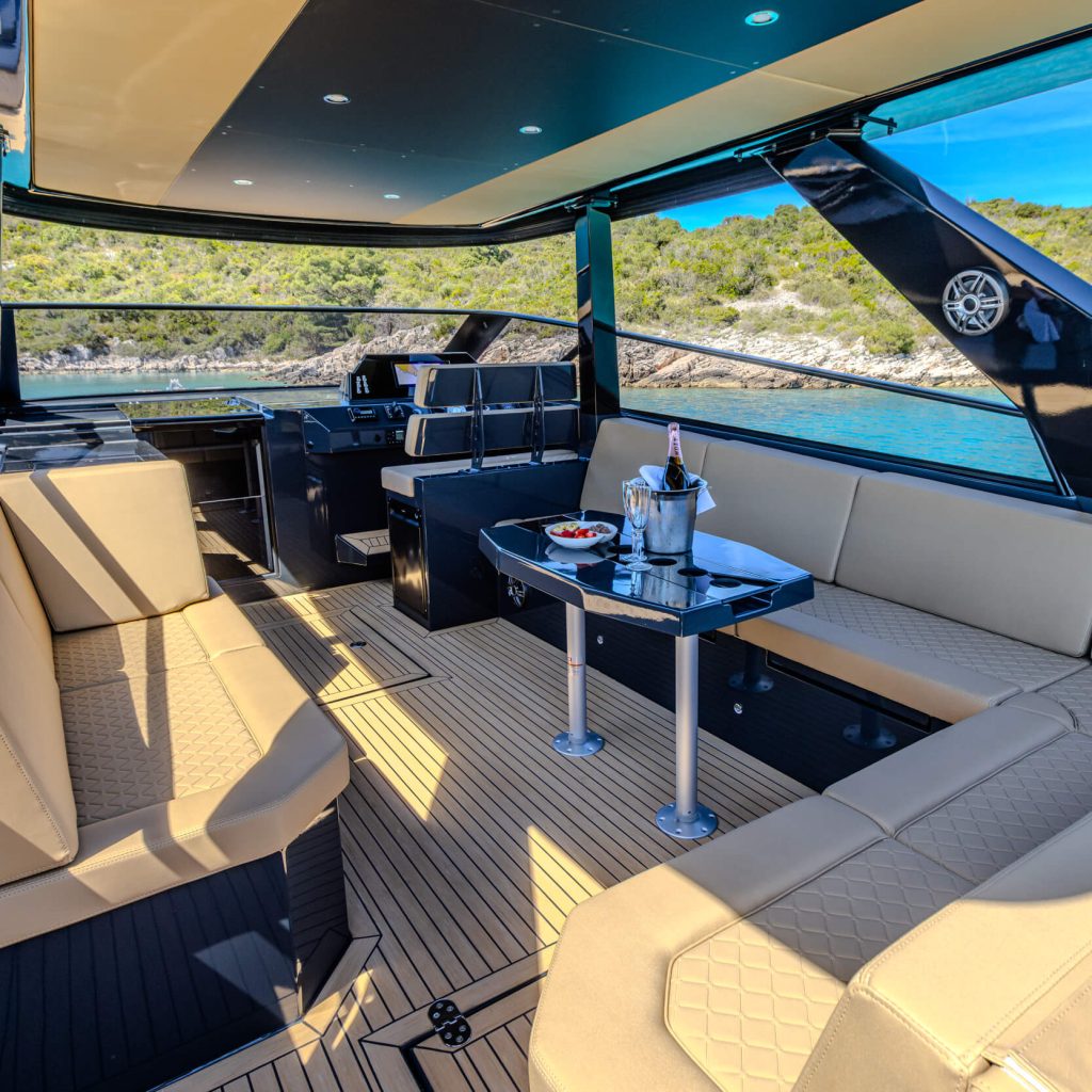 Brand new luxury cabin boat Colnago 38
